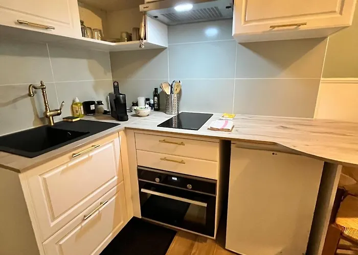 Brossard 2pers Tv And Wifi شقة